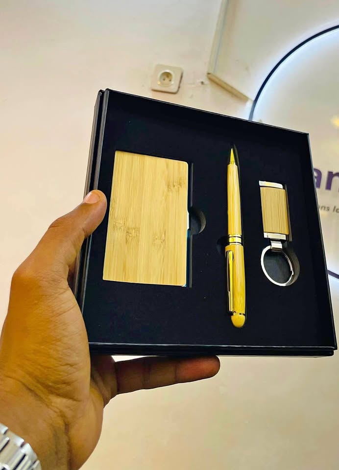 Porte carte, stylo et porte-clés Personnalisés - Fournitures de bureau & scolaire