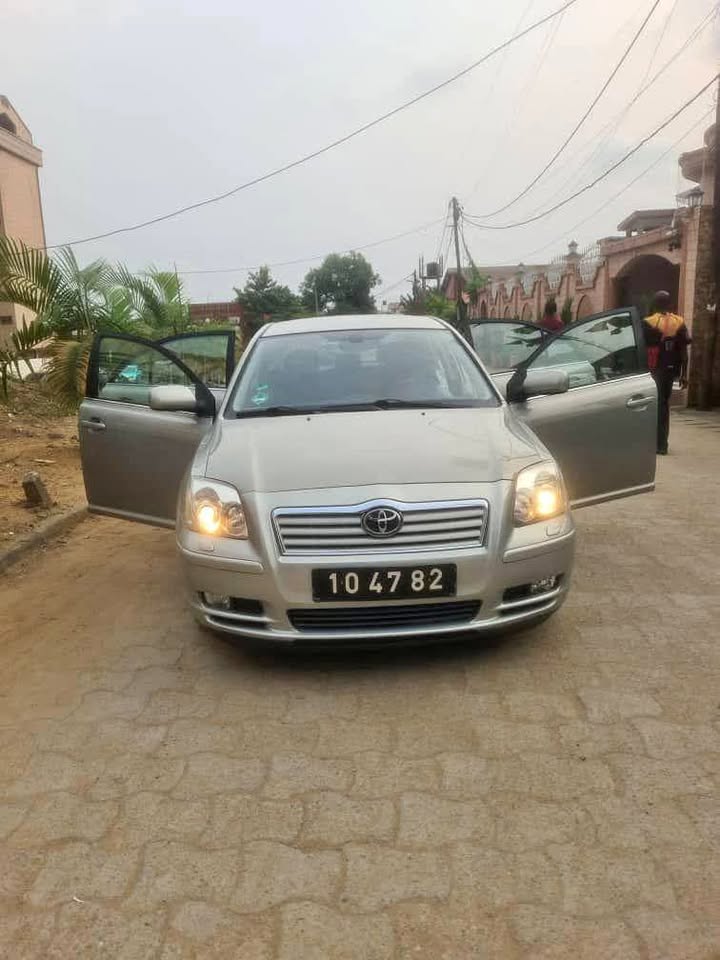 VOITURE TOYOTA COROLA - Automobile & Motos