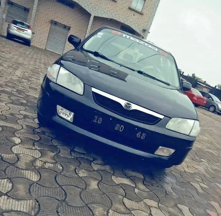 Mazda 323 - Automobile & Motos